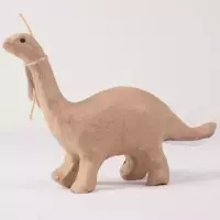 Dinosaurus z papírové hmoty